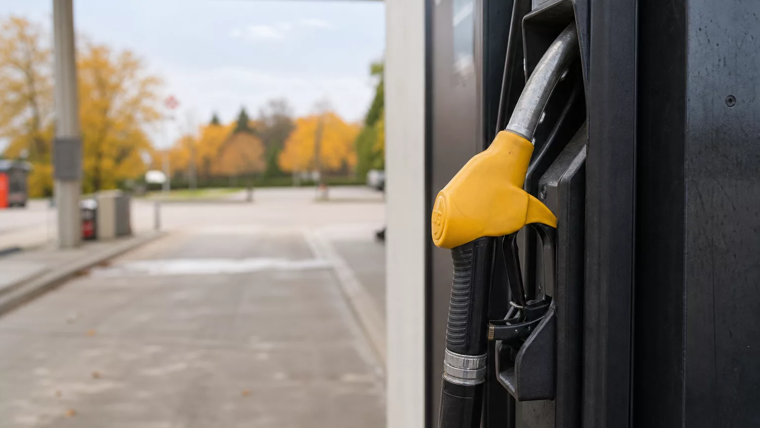 Pistolet de gazole sur une pompe de station-service.